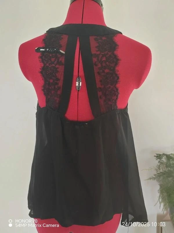 Top voile et dentelle